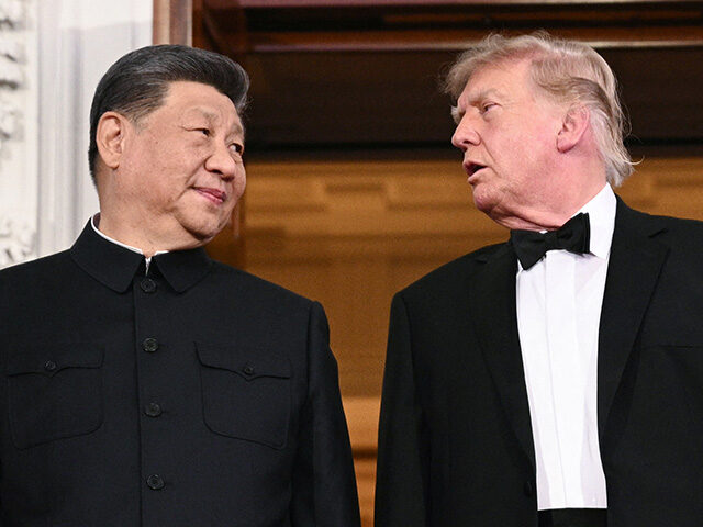 GettyImages2296336999 China's President Xi Jinping and US President Donald Trump pose on the North Portico steps