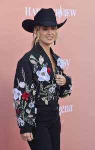 Lainey Wilson to host the CMA Awards for 3rd straight year