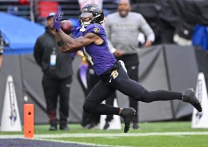 Murray, Flowers, McConkey among players injured in NFL's Week 1