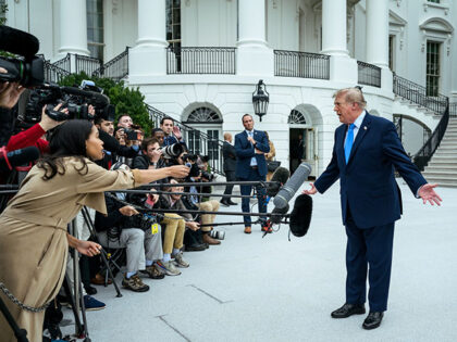 Flickr President Donald J. Trump speaks with members of the media on the South Lawn before boardi