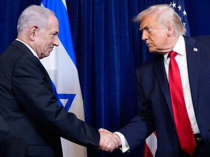 Title: APTOPIX Trump Netanyahu Image ID: 25363756466367 Article: President Donald Trump sh