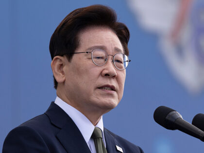Title: South Korea Armed Forces Day Image ID: 26274135799653 Article: South Korean Preside