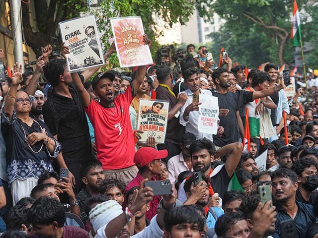 India Begins Mass Arrests of ‘Cockroach’ Student Protesters