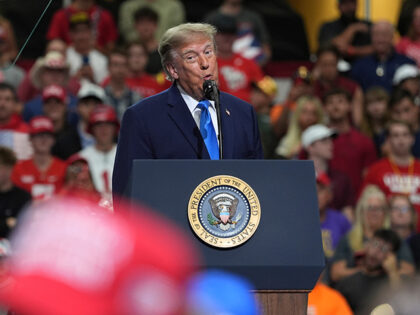Title: Trump Image ID: 26277064284642 Article: President Donald Trump speaks during a midt