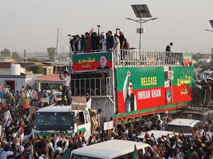 Title: Pakistan Protest March Image ID: 26277576644106 Article: Supporters of imprisoned f