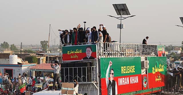 Thousands of Imran Khan Supporters March on Pakistan’s Capital