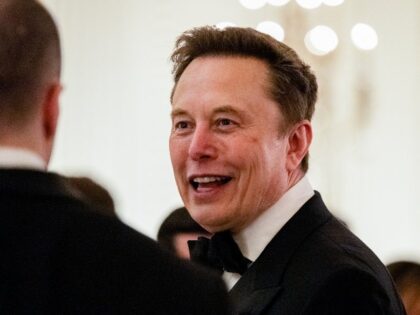 Elon Musk Says Tesla, SpaceX Form Committees to Weigh Merger