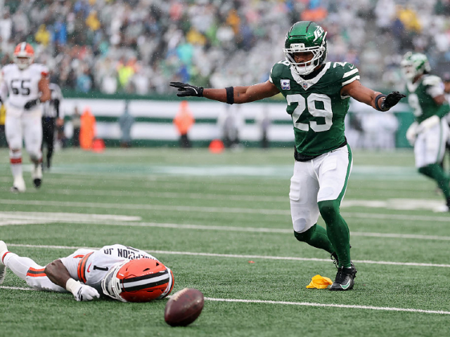 WATCH: Browns' KC Concepcion Knocked Out by Vicious Hit in Jets Game