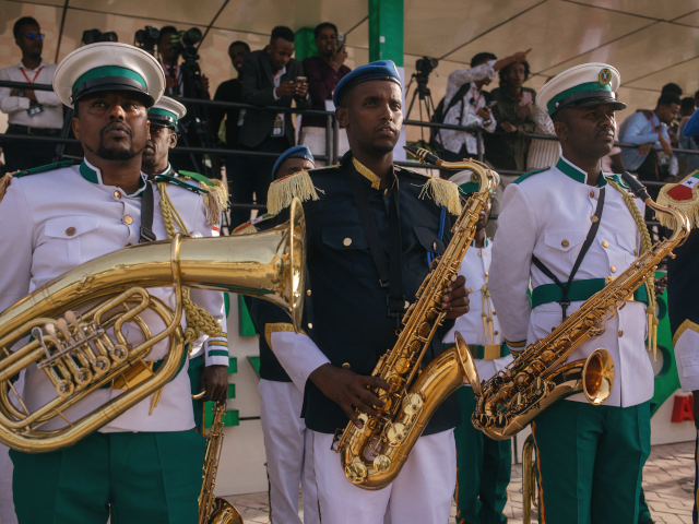 GettyImages-2276324779 The Somaliland military band perform at the 35th Independence day celebrations near the pr