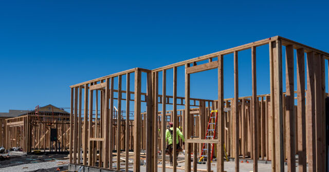 Housing Slump Worsens Amid Higher Rates