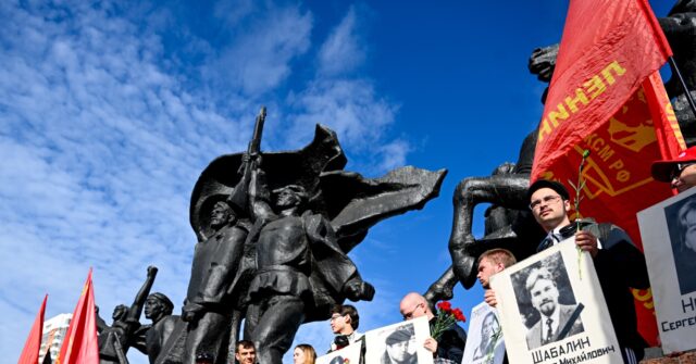 Dozens Detained at Communist Party Rally in Moscow