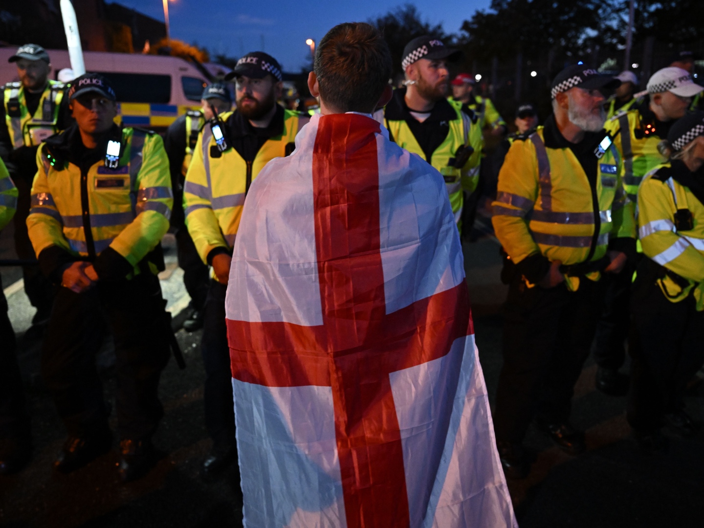 UK Town Locked Down to Allow Migrant Boat Landing in Gosport