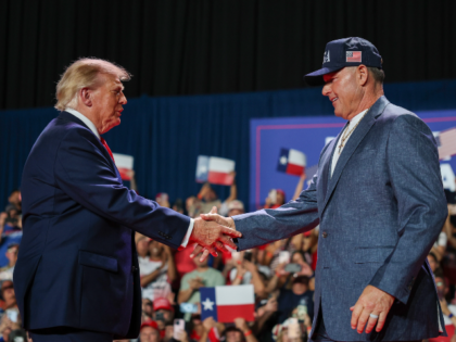 MLB Legend Roger Clemens Campaigns with Trump in Texas, Urges Republicans to ‘Get Out and Vot