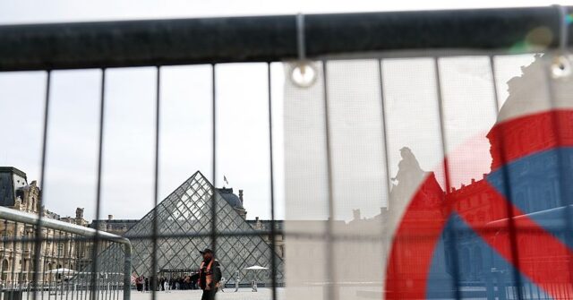 Paris Louvre Museum to Close on Saturday in Anticipation of Violence