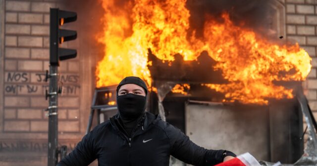 'French Intifada': Mayor Calls For Terror Investigation Into 'Islamo-Leftist' Riots, Ban on Antifa Groups