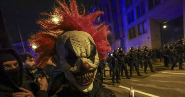 French-Style Riots Erupt in Germany as Far-Leftists Clash with Police