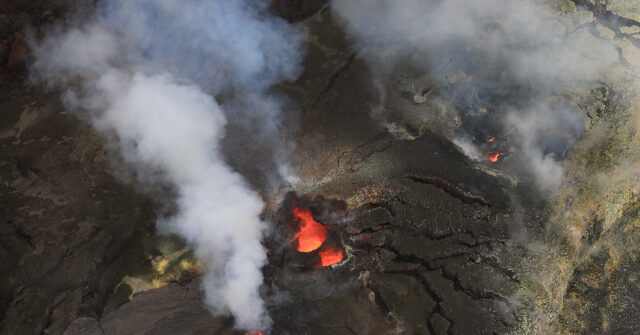 Rumbling of Hawaii's Popular Kilauea Volcano Causes Trail Closures, Aviation Warning