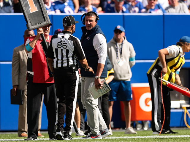 Pats Coach Mike Vrabel Calls Referee ‘Sensitive’ After Drawing Flag During Sideline Spat