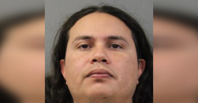Chicago: Venezuelan Accused of Violently Robbing and Injuring 82-Year-Old Man