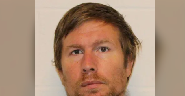 Illinois Man Accused of Sending Congress Menacing Letters Containing White Substances