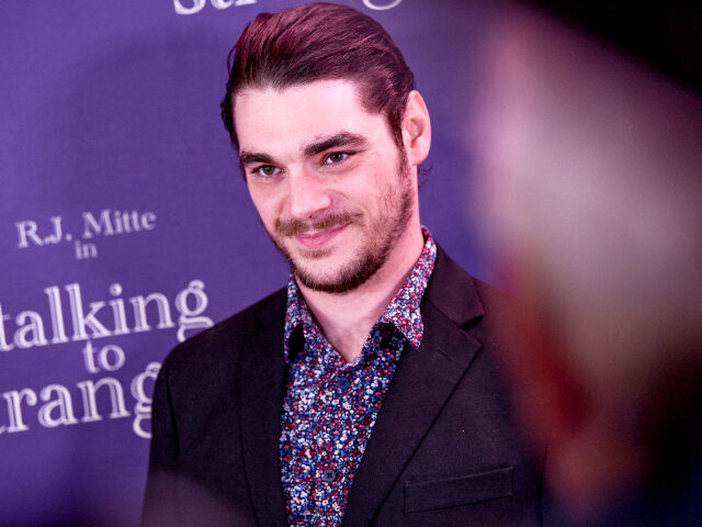 RJmitte2 BEVERLY HILLS, CALIFORNIA - SEPTEMBER 30: RJ Mitte attends a screening of