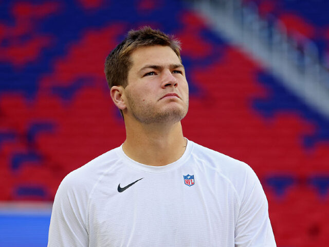 Pats QB Drake Maye ‘A Little Bit Skeptical’ That the US Landed on the Moon
