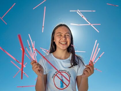 girl with plastic straws