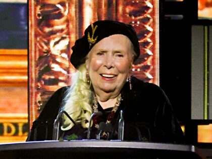 Singer Joni Mitchell Becomes U.S. Citizen: ‘A Journey That Began 62 Years Ago’