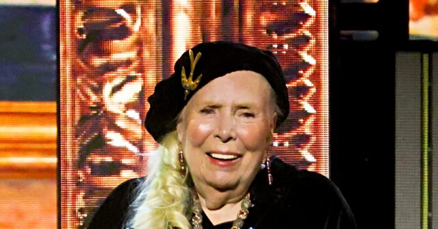 Singer Joni Mitchell Becomes U.S. Citizen: ‘A Journey That Began 62 Years Ago’
