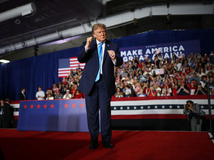 GRAND ISLAND, NEBRASKA - OCTOBER 05: U.S. President Donald Trump wraps up an appearance at