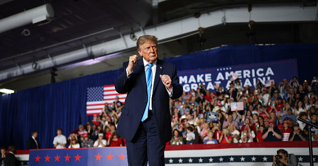 ‘Massive Support’ for Trump as Crowds Pack Nebraska Rally