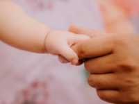 WATCH — Mom Adopts Gas Station Worker’s Baby After Learning She Needed Help: ‘He̵