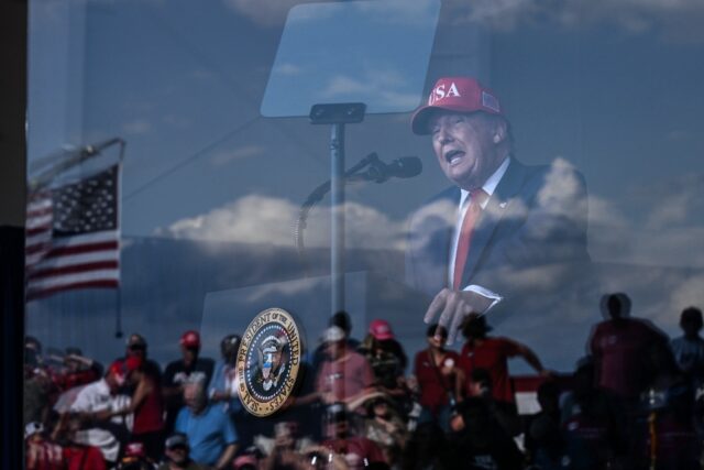 Trump Rally Iowa Trump rallies on Republican turf as midterm fears mount - Breitbart