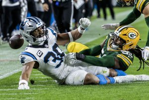 Jordan Love, defense lead Packers past Panthers in primetime