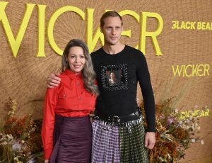 Olivia Colman, Alexander Skarsgard step out at 'Wicker' premiere ...