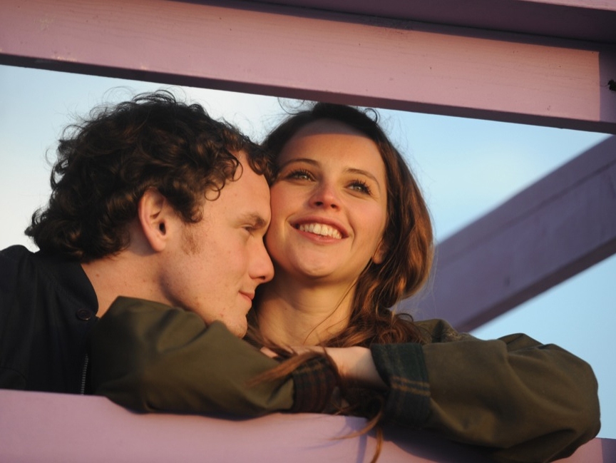 'Like Crazy' DVD Review: Young Love Complicated by Visa Woes, Wobbly Storytelling