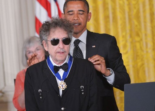 Dylan Accepts Medal of Freedom Award Wearing Sunglasses