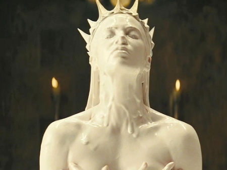 'Snow White and the Huntsman' Review: Grimm Reboot of Timeless Fairy Tale