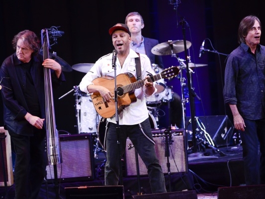 Tom Morello Brings Occupy to Guthrie Tribute, Trashes KenCen
