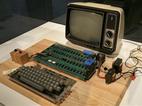 First Apple Computer Sells at Auction for $387,750