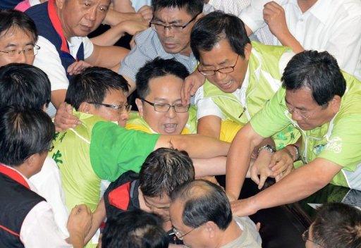 Taiwan Lawmakers Scuffle over Nuclear Plant Bill