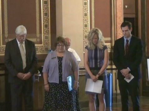 Iowa Gubernatorial Candidates Pray for Abortion Rights