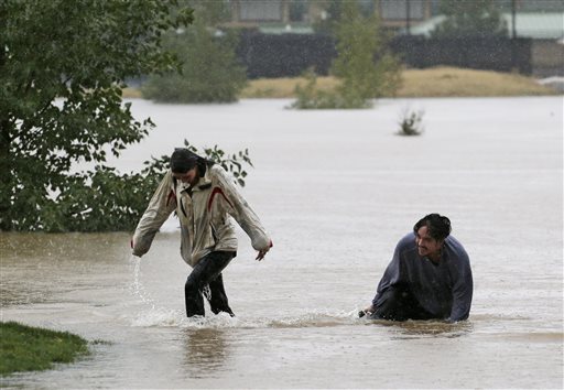 Colorado flooding cuts off mountain towns, kills 3