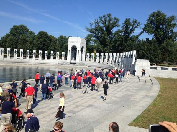 WWII Vets Storm WWII Memorial Site, Ignoring Government Shutdown