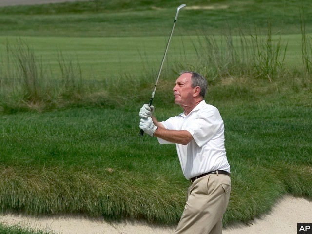 Bloomberg Finishes Golf Round in Bermuda Before Responding to Train Derailment