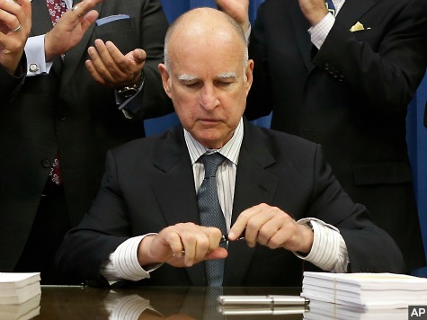 CA Governor Brown Vetoes Bill to Force Teacher Leaves for Murder Charges