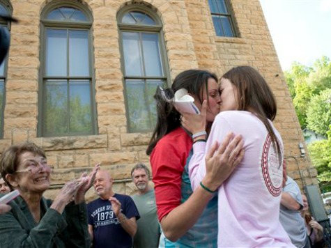 Arkansas Clerk Issues 1st Same-Sex Marriage License