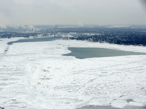 Huffington Post Frets About Great Lakes Still Being Frozen