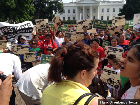 Activists Demand Amnesty for DREAMers' Parents at White House Protest