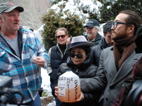 Anti-Fracking Celebrities Drive Water Jugs to Pennsylvania Town